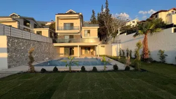 欧瓦吉克带私人泳池和景观花园的豪华别墅